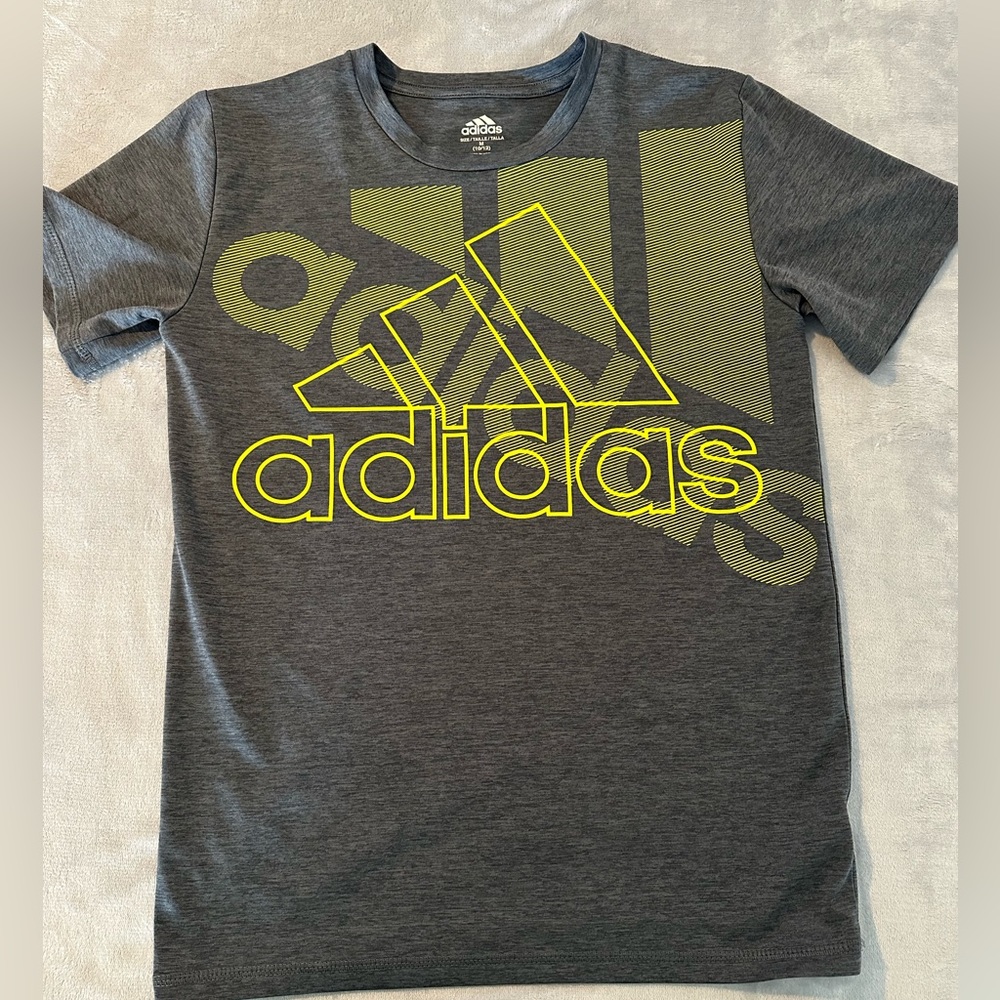 Adidas Logo Shortsleeved Shirt Boys M (10-12)
